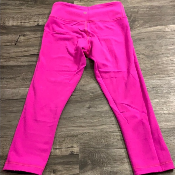 Lulu lemon reversible capris - Picture 3 of 4